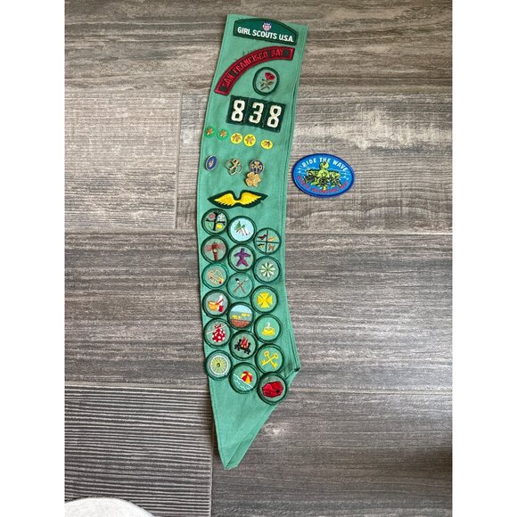 Vintage early 1970s Girl Scouts Sash with Merit badges and pins, patches - Picture 1 of 5